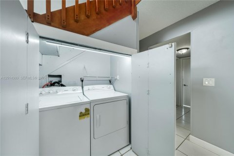 Adosado en alquiler en Miami, Florida, 3 dormitorios, 137.68 m2 № 2076301 - foto 14
