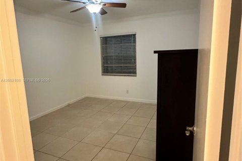 Condo in Pembroke Pines, Florida, 2 bedrooms № 2067517 - photo 13