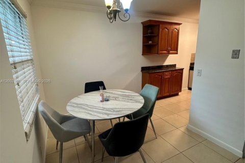Condo in Pembroke Pines, Florida, 2 bedrooms № 2067517 - photo 19