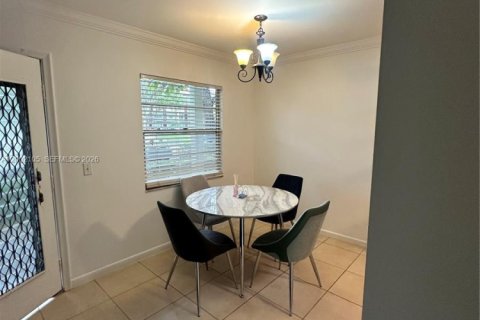 Condo in Pembroke Pines, Florida, 2 bedrooms № 2067517 - photo 20