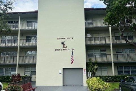 Condo in Pembroke Pines, Florida, 2 bedrooms № 2067517 - photo 21