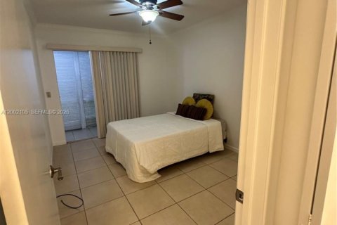 Condo in Pembroke Pines, Florida, 2 bedrooms № 2067517 - photo 11