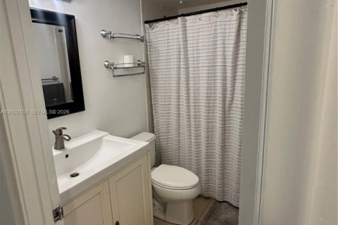 Condo in Pembroke Pines, Florida, 2 bedrooms № 2067517 - photo 16