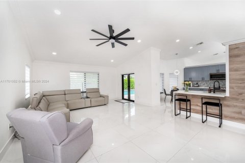 Villa ou maison à vendre à Miami, Floride: 4 chambres, 239.5 m2 № 1948028 - photo 29