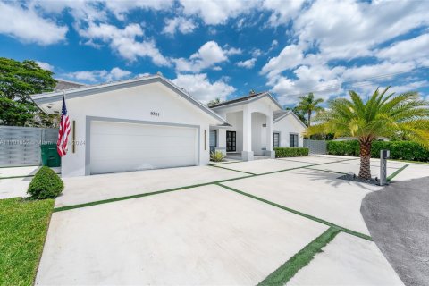 Villa ou maison à vendre à Miami, Floride: 4 chambres, 239.5 m2 № 1948028 - photo 2