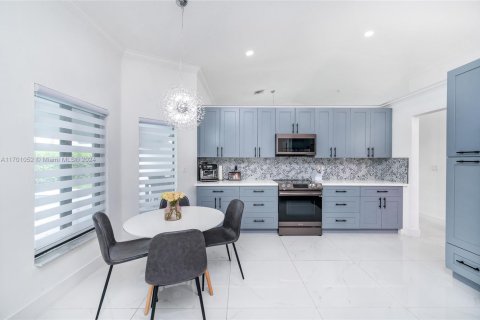 Villa ou maison à vendre à Miami, Floride: 4 chambres, 239.5 m2 № 1948028 - photo 25