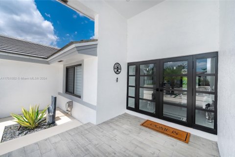 Villa ou maison à vendre à Miami, Floride: 4 chambres, 239.5 m2 № 1948028 - photo 4