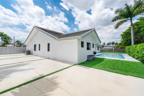 Villa ou maison à vendre à Miami, Floride: 4 chambres, 239.5 m2 № 1948028 - photo 5