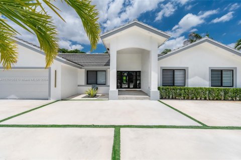 Villa ou maison à vendre à Miami, Floride: 4 chambres, 239.5 m2 № 1948028 - photo 3
