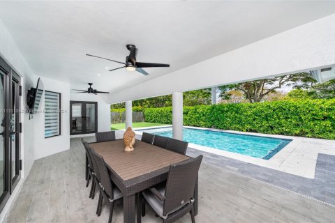 Villa ou maison à vendre à Miami, Floride: 4 chambres, 239.5 m2 № 1948028 - photo 13