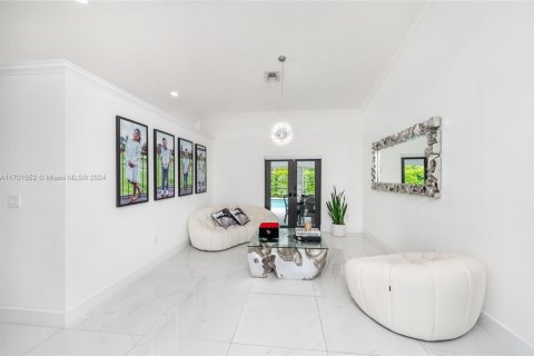 Villa ou maison à vendre à Miami, Floride: 4 chambres, 239.5 m2 № 1948028 - photo 7