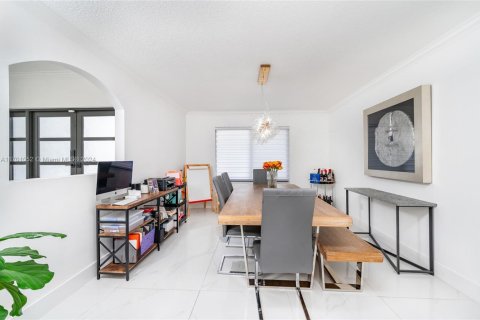 Villa ou maison à vendre à Miami, Floride: 4 chambres, 239.5 m2 № 1948028 - photo 22