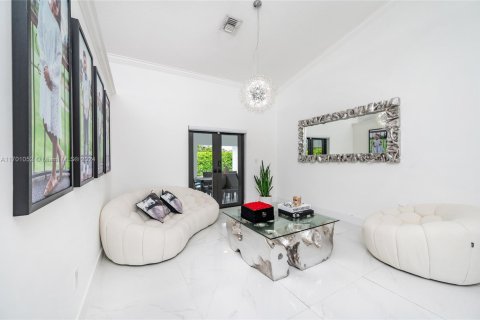 Villa ou maison à vendre à Miami, Floride: 4 chambres, 239.5 m2 № 1948028 - photo 6