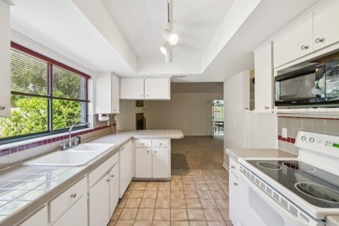 House in Tampa, Florida 4 bedrooms, 206.99 sq.m. № 1881406 - photo 7