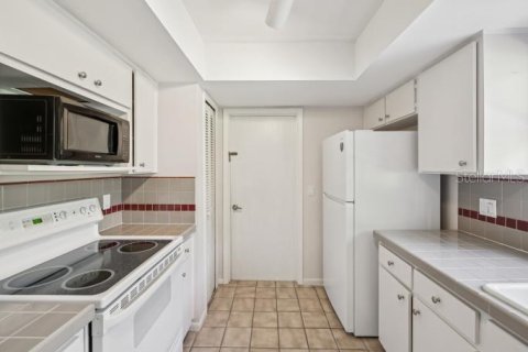 House in Tampa, Florida 4 bedrooms, 206.99 sq.m. № 1881406 - photo 8