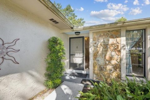 House in Tampa, Florida 4 bedrooms, 206.99 sq.m. № 1881406 - photo 5