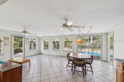 House in Tampa, Florida 4 bedrooms, 206.99 sq.m. № 1881406 - photo 30