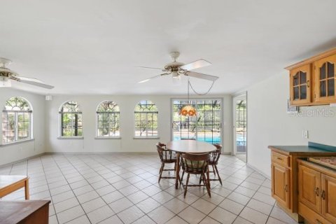House in Tampa, Florida 4 bedrooms, 206.99 sq.m. № 1881406 - photo 27
