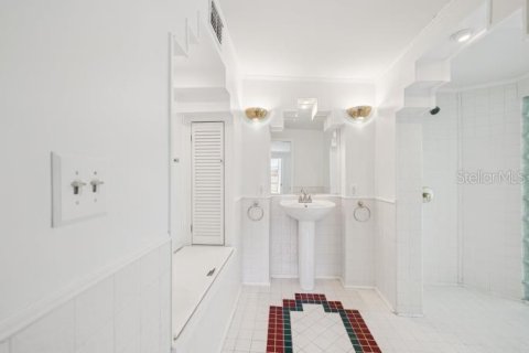 House in Tampa, Florida 4 bedrooms, 206.99 sq.m. № 1881406 - photo 17