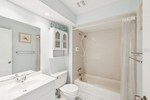 House in Tampa, Florida 4 bedrooms, 206.99 sq.m. № 1881406 - photo 24