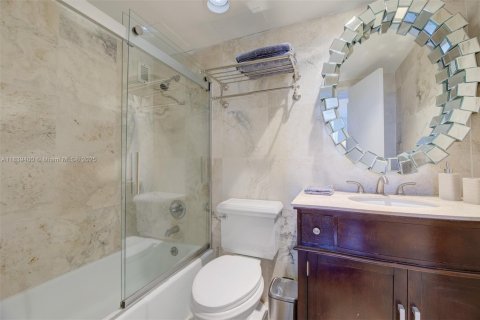 Condo in Hollywood, Florida, 1 bedroom  № 1828754 - photo 14