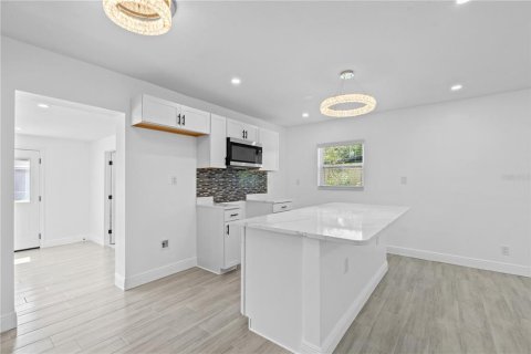 Casa en venta en Orlando, Florida, 4 dormitorios, 98.29 m2 № 1845165 - foto 13