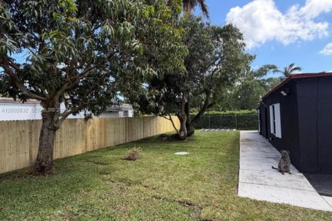 House in Miami, Florida 3 bedrooms, 100.33 sq.m. № 2066178 - photo 22