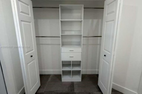 House in Miami, Florida 3 bedrooms, 100.33 sq.m. № 2066178 - photo 15