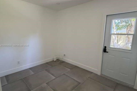 House in Miami, Florida 3 bedrooms, 100.33 sq.m. № 2066178 - photo 13