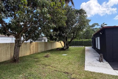 House in Miami, Florida 3 bedrooms, 100.33 sq.m. № 2066178 - photo 18