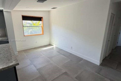 House in Miami, Florida 3 bedrooms, 100.33 sq.m. № 2066178 - photo 6