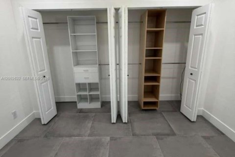 House in Miami, Florida 3 bedrooms, 100.33 sq.m. № 2066178 - photo 9