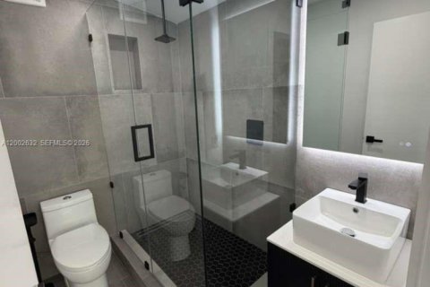 House in Miami, Florida 3 bedrooms, 100.33 sq.m. № 2066178 - photo 8