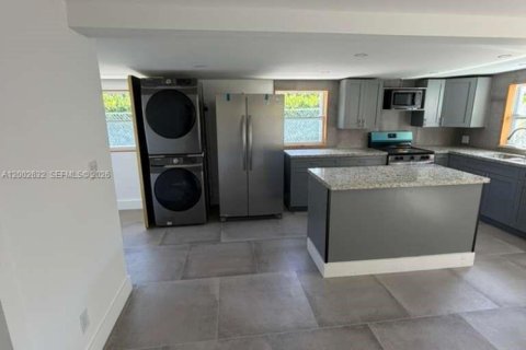 House in Miami, Florida 3 bedrooms, 100.33 sq.m. № 2066178 - photo 4