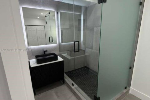 House in Miami, Florida 3 bedrooms, 100.33 sq.m. № 2066178 - photo 11
