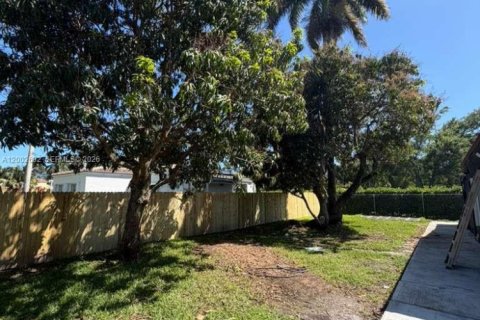 House in Miami, Florida 3 bedrooms, 100.33 sq.m. № 2066178 - photo 20