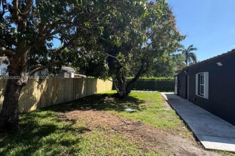 House in Miami, Florida 3 bedrooms, 100.33 sq.m. № 2066178 - photo 21