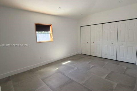 House in Miami, Florida 3 bedrooms, 100.33 sq.m. № 2066178 - photo 7
