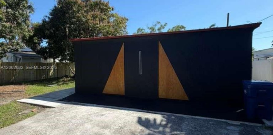 House in Miami, Florida 3 bedrooms, 100.33 sq.m. № 2066178