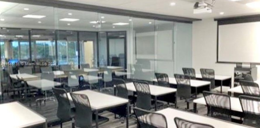 Oficina en Miami, Florida № 1055005