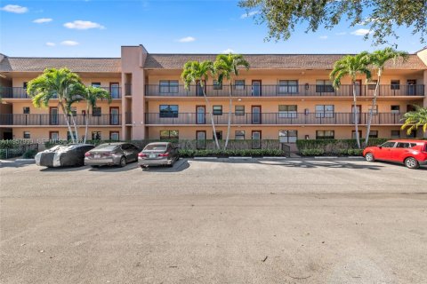 Купить кондоминиум в Санрайз, Флорида 2 спальни, 78.97м2, № 2153595 - фото 1