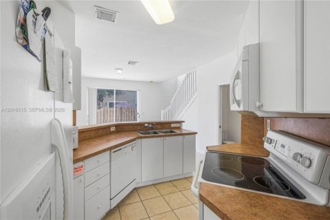 Townhouse in Miami, Florida 3 bedrooms, 160.54 sq.m. № 2088214 - photo 24