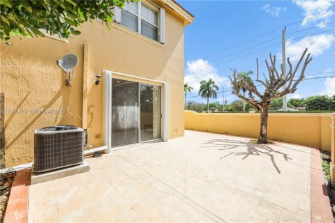 Townhouse in Miami, Florida 3 bedrooms, 160.54 sq.m. № 2088214 - photo 4