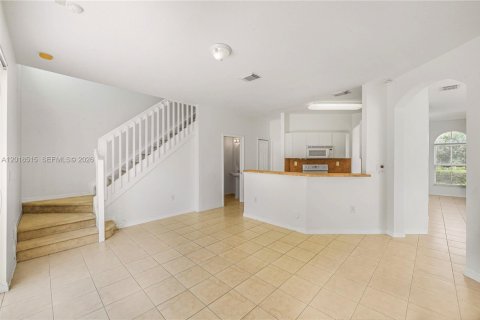 Townhouse in Miami, Florida 3 bedrooms, 160.54 sq.m. № 2088214 - photo 19