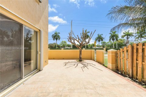 Townhouse in Miami, Florida 3 bedrooms, 160.54 sq.m. № 2088214 - photo 8
