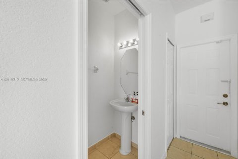 Townhouse in Miami, Florida 3 bedrooms, 160.54 sq.m. № 2088214 - photo 17