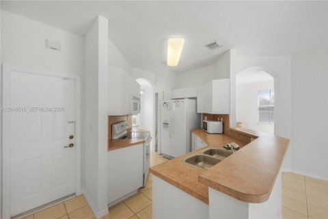 Townhouse in Miami, Florida 3 bedrooms, 160.54 sq.m. № 2088214 - photo 22