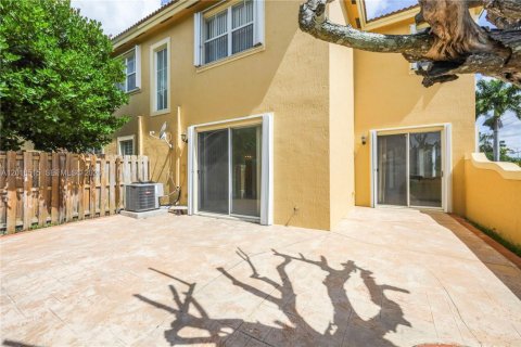 Townhouse in Miami, Florida 3 bedrooms, 160.54 sq.m. № 2088214 - photo 7