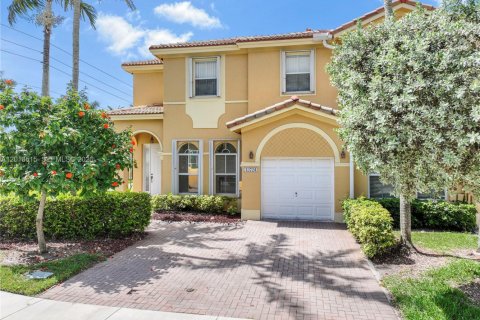 Townhouse in Miami, Florida 3 bedrooms, 160.54 sq.m. № 2088214