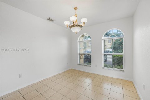 Townhouse in Miami, Florida 3 bedrooms, 160.54 sq.m. № 2088214 - photo 16